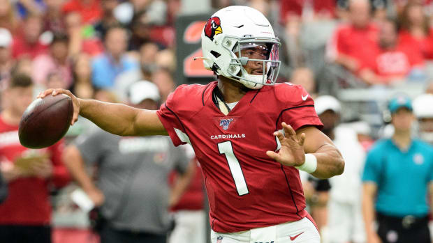 kyler-murray-throwing-football